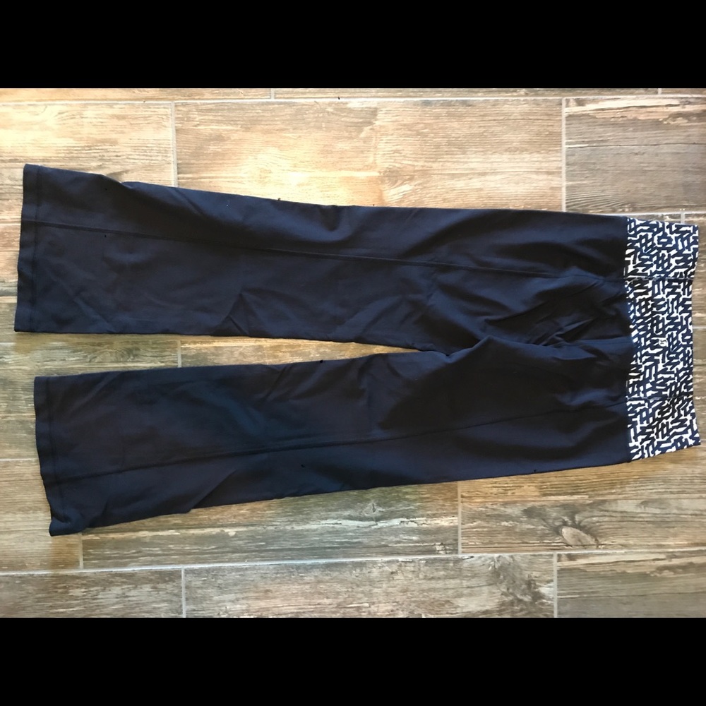 Lululemon groove pant, roll down. Sz 8